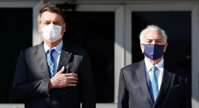 Bolsonaro conversa com Alexandre de Moraes, em telefonema mediado por Temer