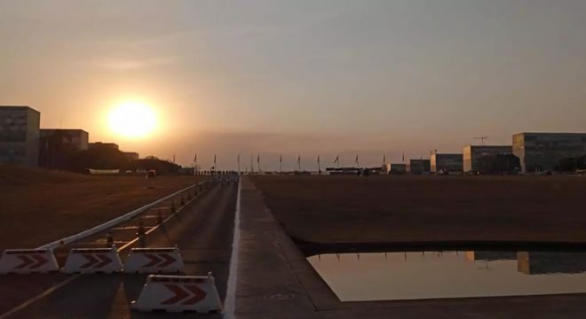 Após nota, apoiadores de Bolsonaro deixam Esplanada dos Ministérios