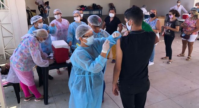 Juazeiro do Norte aplica 2ª dose da AstraZeneca e da CoronaVac nesta quinta-feira, 9