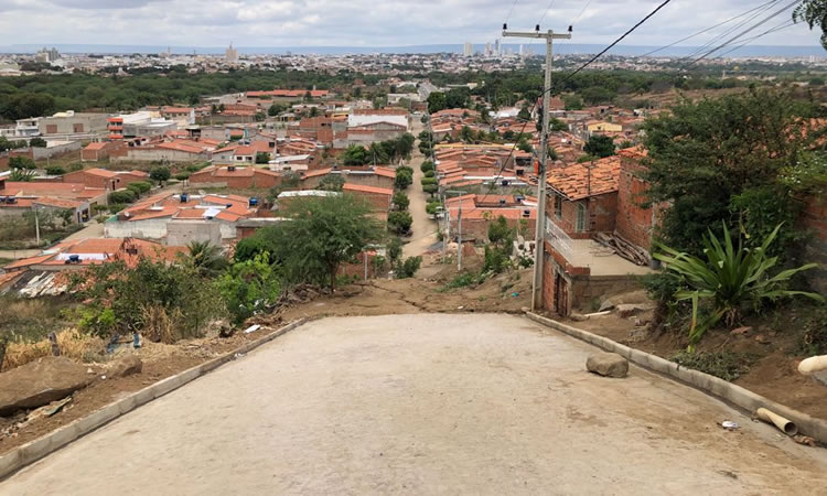 Rua do Horto recebe obra de contenção de encosta e pavimentação após cobrança dos moradores