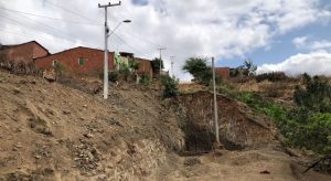 Rua do Horto recebe obra de contenção de encosta e pavimentação após cobrança dos moradores