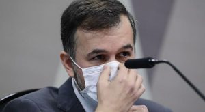 TCU suspende por 45 dias auditor que fez relatório falso sobre mortes por Covid