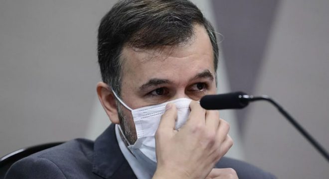 TCU suspende por 45 dias auditor que fez relatório falso sobre mortes por Covid