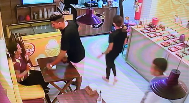 Veja assalto numa lanchonete em Juazeiro