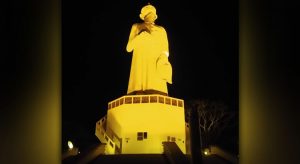 Monumento do Padre Cícero recebe iluminação em alusão ao setembro amarelo