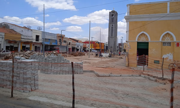 Relógio da Coluna da Hora e mercado passam por reforma em Icó