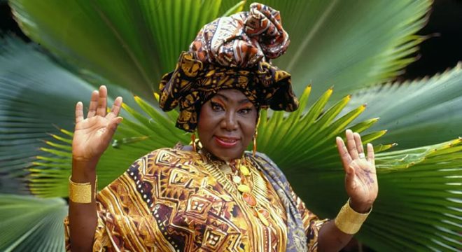 Atriz Marina Miranda, da 'Escolinha do Professor Raimundo', morre aos 90 anos