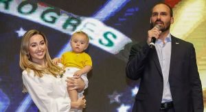 Esposa e filha de Eduardo Bolsonaro estão com Covid-19