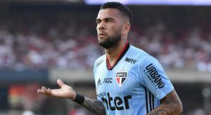 Daniel Alves está fora do São Paulo, anuncia diretoria da equipe