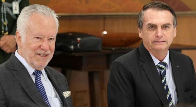 Bolsonaro critica demissão de Alexandre Garcia da CNN Brasil