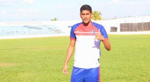 Barbalha apresenta mais um zagueiro