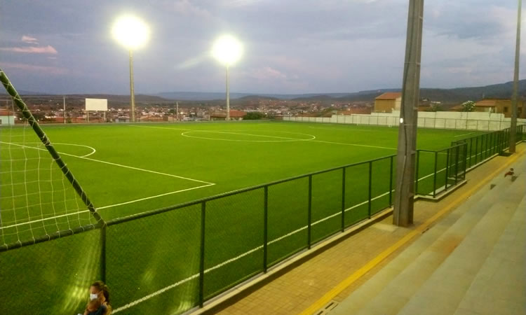 Camilo Santana inaugura Areninha em Barbalha e anuncia outras 12