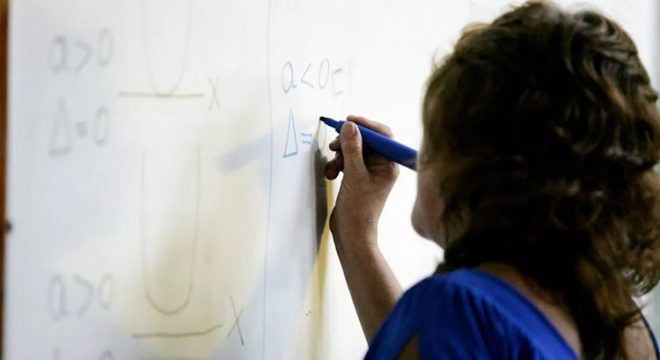Professores estaduais temporários do Ceará vão ter contratos prorrogados