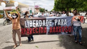 Grupo pede liberdade de mulher que mandou matar o marido