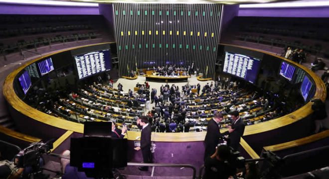 Câmara tem 450 projetos do século passado prontos para votação