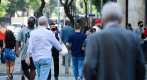 Fiocruz projeta possível 'fim da pandemia' para o começo de 2022