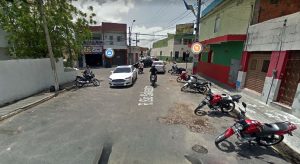 Menor trava luta com sua vítima de assalto em Juazeiro e seu comparsa foge com faca