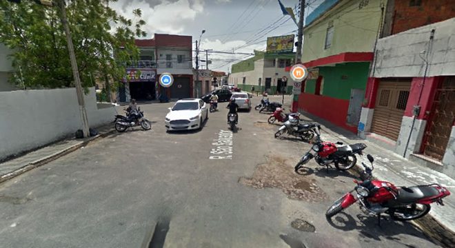 Menor trava luta com sua vítima de assalto em Juazeiro e seu comparsa foge com faca