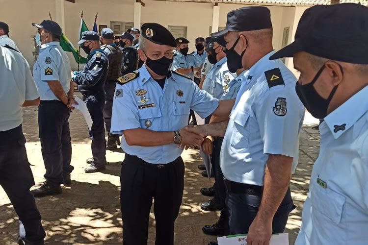 Policiais militares de Icó são agraciados com certificados pelo Comando Geral