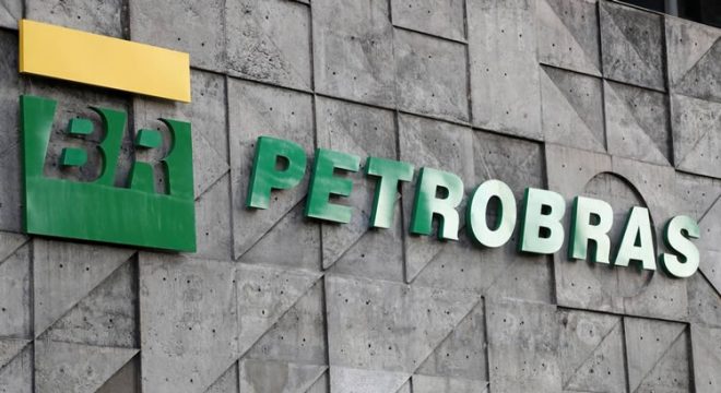 Petrobras anuncia reajuste nos preços da gasolina e do gás de cozinha