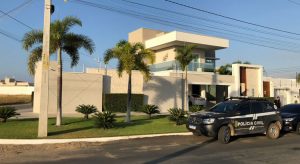 Operação cumpre 11 mandados contra fraudes em licitações de prefeituras do Ceará