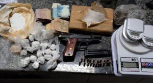 Quatro presos em Crato e Barbalha com muita droga e quatro armas de fogo