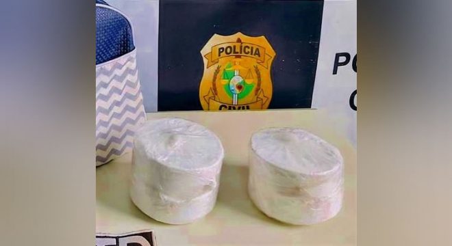 Garota presa na rodoviária de Juazeiro com criança de colo e mais de 2 Kg de cocaína