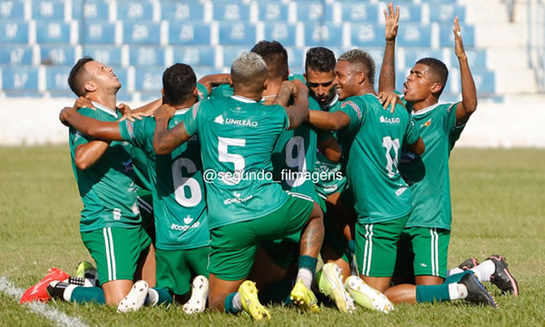 Em tarde do iluminado alviverde, Gustavo Henrique, Icasa empata com o Barbalha e se garante na final da Fares Lopes