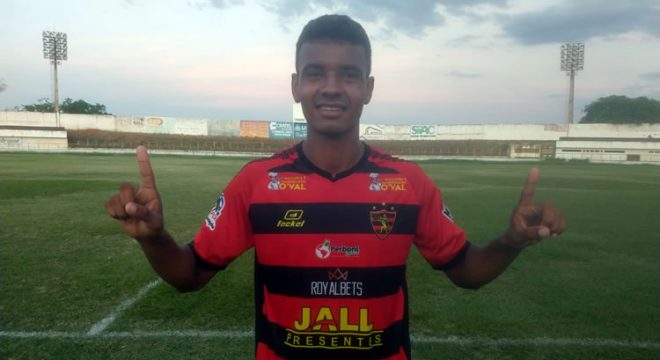Com 3 gols de Dagson Guarani goleia e Campo Grande perde, mas se classifica na Série C do Cearense