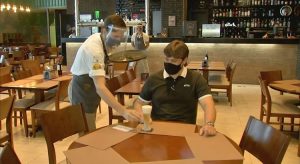 Eventos vão poder receber até 2 mil pessoas em locais abertos a partir desta terça no Ceará