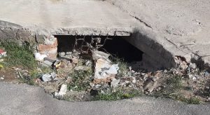 Mulher mata recém-nascido após parto, e suposto pai deixa corpo em bueiro no Ceará