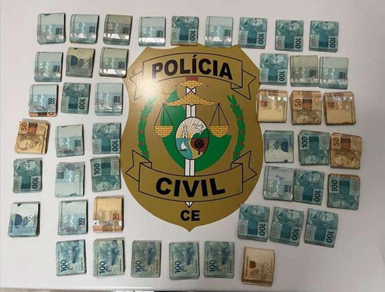 Suspeito de assalto se entrega à polícia e devolve R$ 45 mil roubados de funcionário