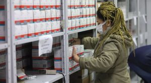 Ceará recebe 310 mil doses de vacinas da Pfizer contra a Covid-19 na quinta-feira