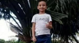Garoto de 7 anos morre ao cair de bicicleta e bater a cabeça no chão no Ceará