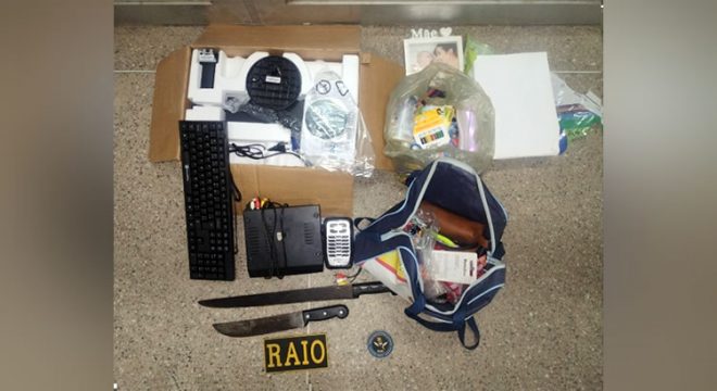 Preso em Crato acusado de arrombar escola e, em Juazeiro, um que ficou preso no portão de mercantil