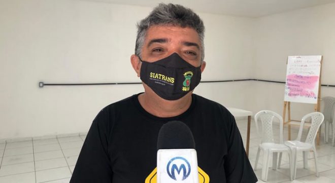 Líder sindical entrega a Camilo projeto de terminal integrado de transporte coletivo do Cariri
