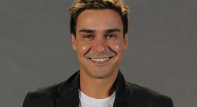 Ator André Gonçalves tem prisão decretada por não pagar pensão alimentícia