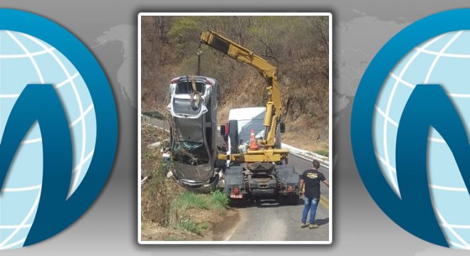 Carros capotam na Serra do Horto e Juvêncio Santana em Juazeiro e jovem morre ao cair de moto em Barro