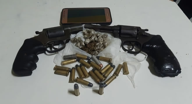 Polícia Militar prende trio suspeito de assaltar casa de professores em Jucás