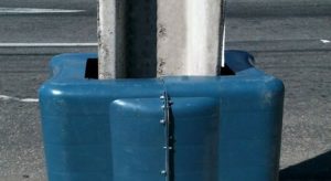 Pesquisadores criam proteção que amortece impacto em colisões entre veículos e postes de energia