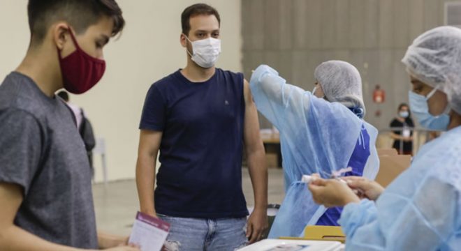 Após exigência do passaporte no Ceará, procura por vacina cresce 53,43%