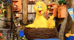 Garibaldo, do Vila Sésamo, diz que tomou vacina e é chamado de comunista