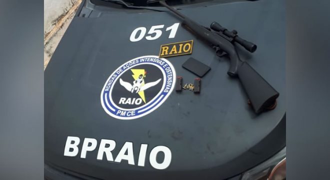 Dupla acusada de crimes no Cariri é presa com rifle em Crato