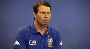 CBF demite Leonardo Gaciba do comando da Comissão de Arbitragem