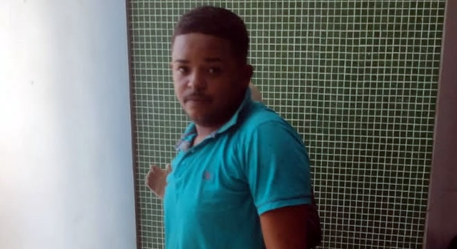 Preso em Juazeiro após arrastar garota tomando a bolsa e outro furtando num comércio