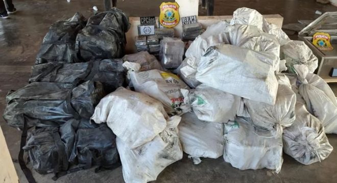 Uma tonelada de cocaína é apreendida durante operação policial no interior do Ceará