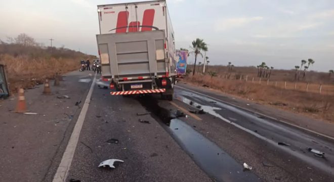 Acidente na BR-222 deixa nove pessoas feridas, sendo três em estado grave, no Ceará