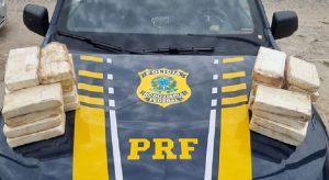 Cocaína avaliada em R$ 5,5 milhões é apreendida dentro de painel de carro no interior do Ceará