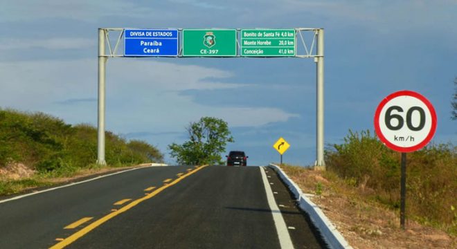 Governo inaugura trecho da CE-397 que liga o Ceará à Paraíba