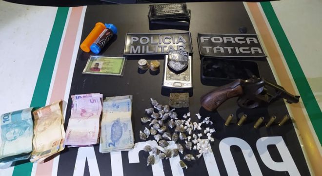 Polícia Militar apreende drogas, arma e dinheiro em Crato